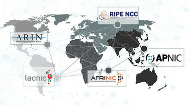 Mapa mundial que identifica los cinco registros regionales de Internet: ARIN, RIPE NCC, APNIC, LACNIC y AFRINIC.